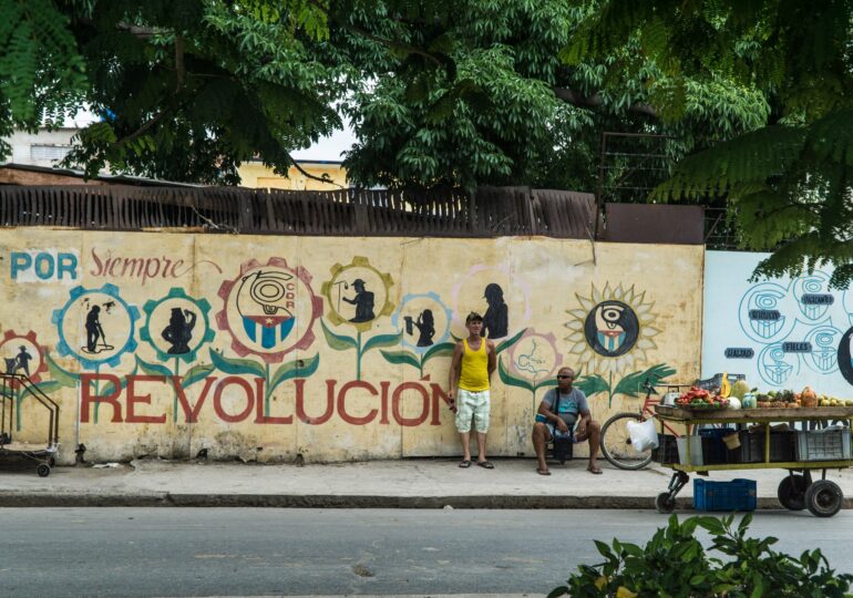 Καλλιτεχνική δημιουργία και επαναστατική στράτευση  στο Χρόνο του τώρα