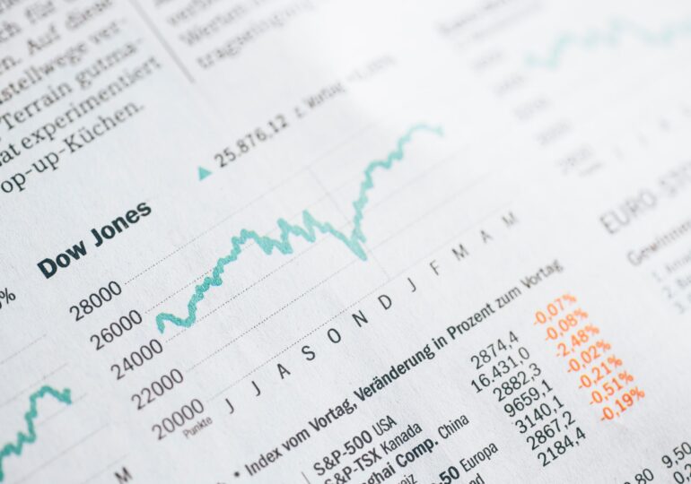 Καταβαράθρωση του ΑΕΠ & Άνοδος στα χρηματιστήρια!