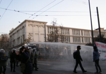 Αστυνομική τρομοκρατία φόντο σε ένα επιχειρούμενο φόνο