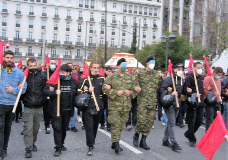 Τιμωρούν Φαντάρο γιατί συμμετείχε στην πορεία του Πολυτεχνείου