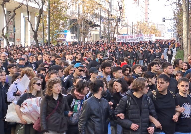 Ανθρώπινα ποτάμια - οι φοιτητές (ξανα)γράφουν ιστορία