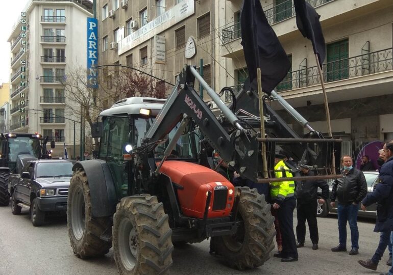 ΕΕΚ :Nίκη στον αγώνα των αγροτών - Ο αγώνας τους είναι και δικός μας! Είναι αγώνας για τη ζωή!