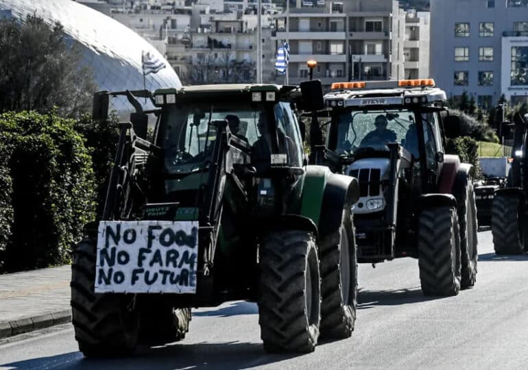 Αυτήν τη φορά οι αγρότες δεν μπορούν να γυρίσουν τα τρακτέρ στα χωράφια τους…