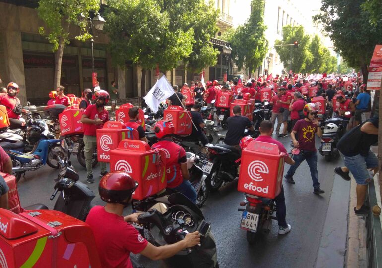 E-food κέρδη εκατομμύρια, με επιδείνωση των συνθηκών εργασίας