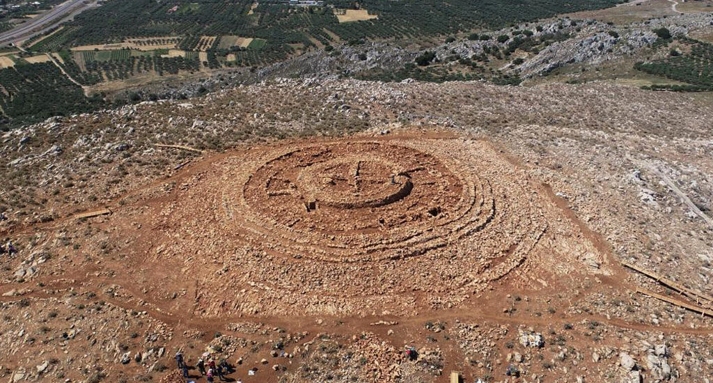 Ο Λαβύρινθος της μινωικής Παπούρας στις συμπληγάδες του ΚΑΣ