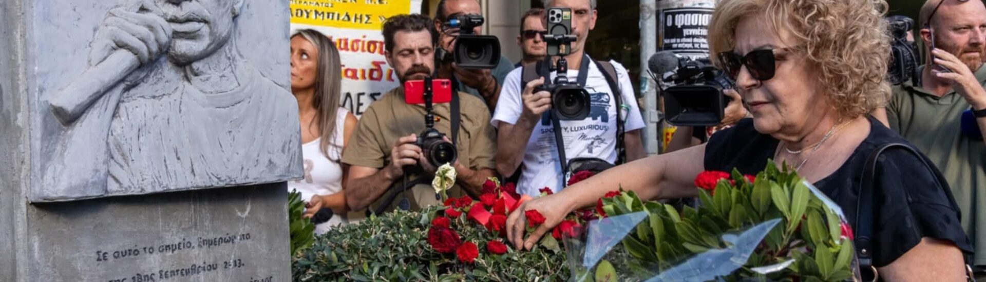 Πάνω από 10.000 στην Αντιφασιστική διαδήλωση στο Κερατσίνι - για τον Παύλο Φύσσα!