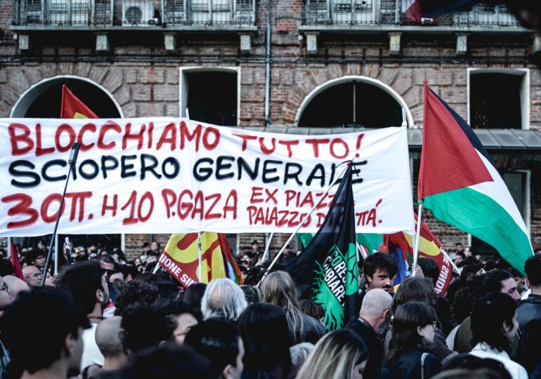 Ανθρώπινος Στόλος σε Εκατό Πόλεις της Ιταλίας!