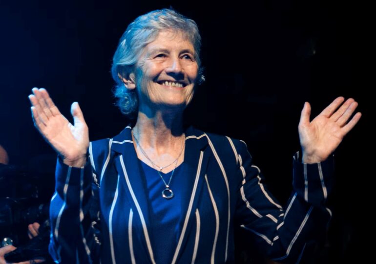 Η αριστερή Κάθριν Κόνολι κερδίζει με σαρωτική νίκη τις προεδρικές εκλογές στην Ιρλανδία